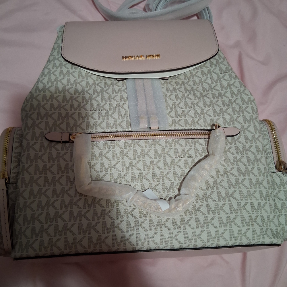 💥SOLD💥Michael Kors NWT Pink and Beige Women's Backpack - Picture 6 of 8
